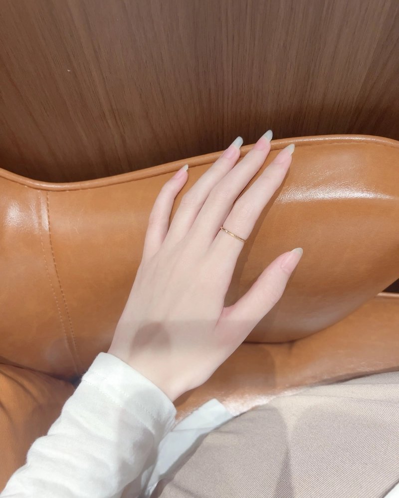 timeless aesthetic beauty featured in girls hand dp (1)