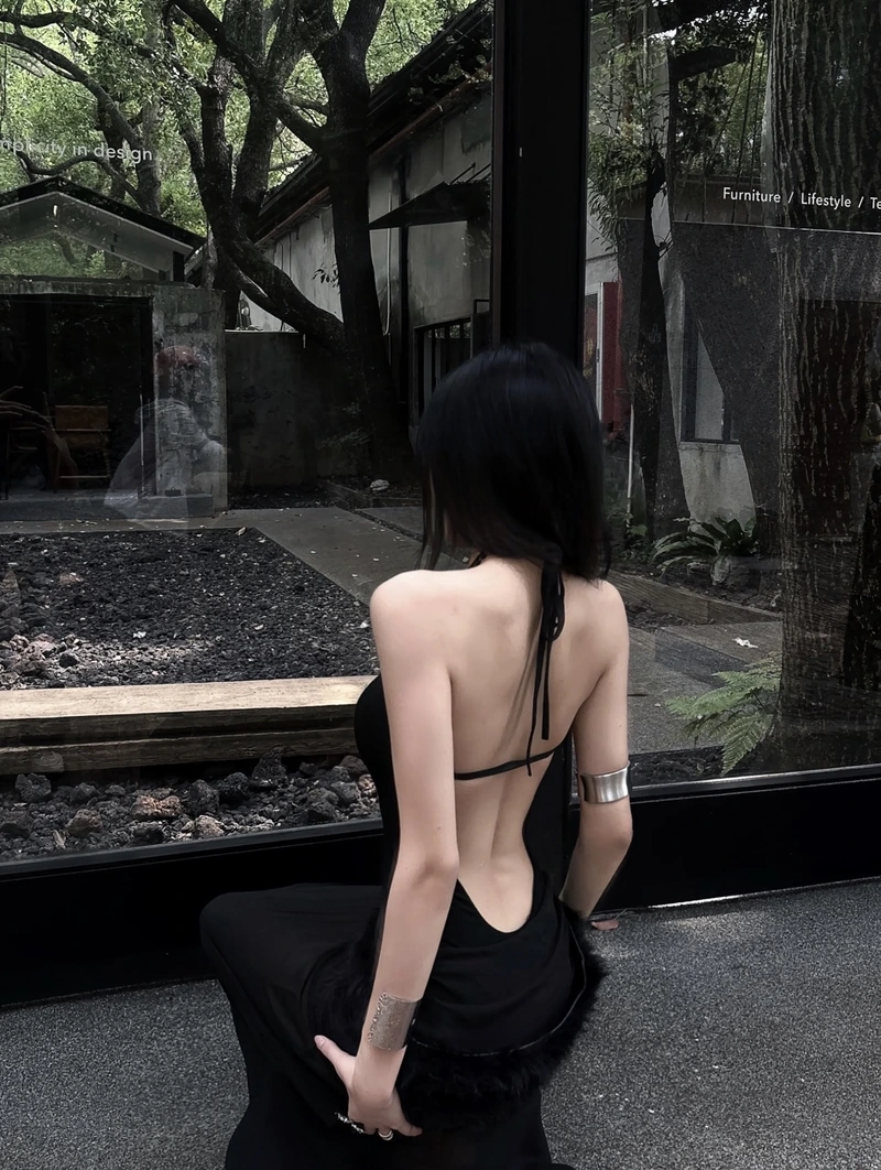 timeless elegance reflected in back pic of girl for dp