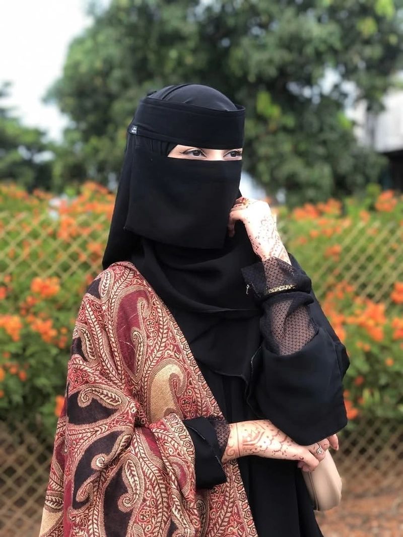 trendsetting fashion look through burkha girl dp photos