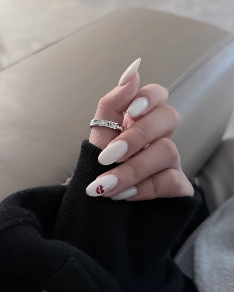 trendy aesthetic moments captured in girls hand dp