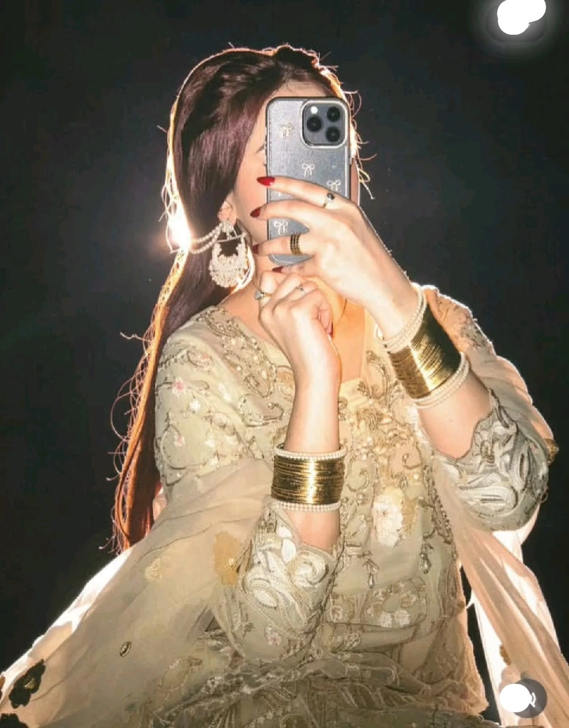 trendy beauty concepts highlighted in girls ki dp