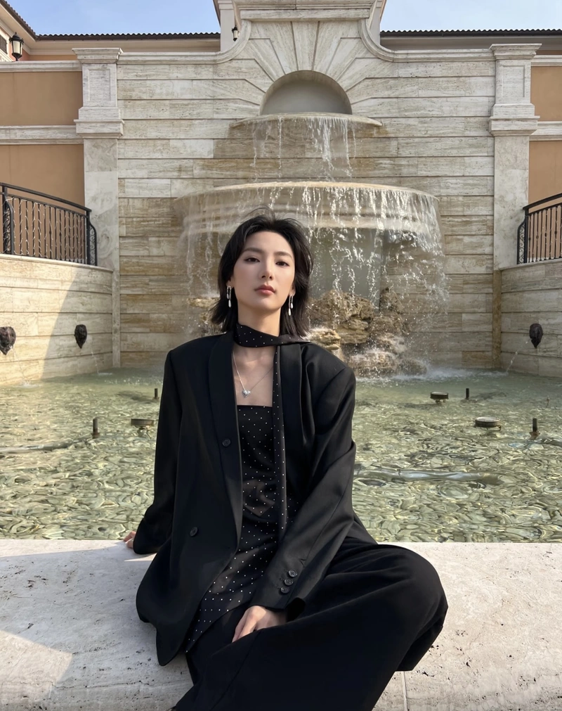 trendy formal outfit ideas with suit girl dp