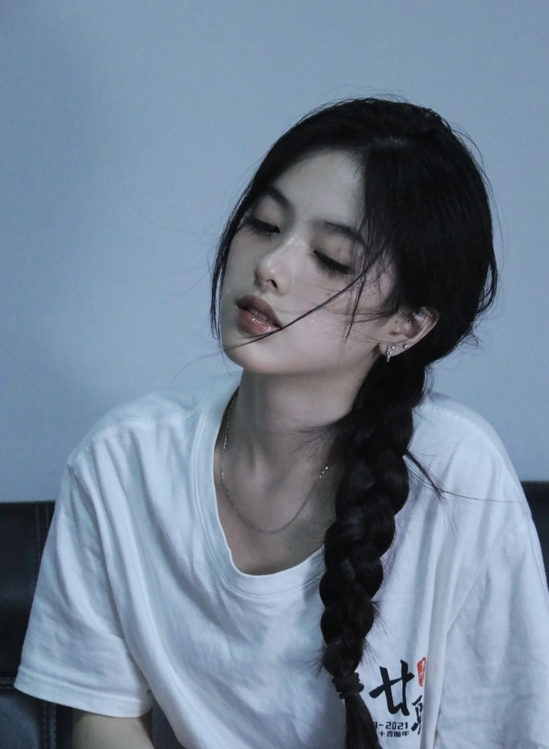 unspoken feelings shown in sad dp of girl