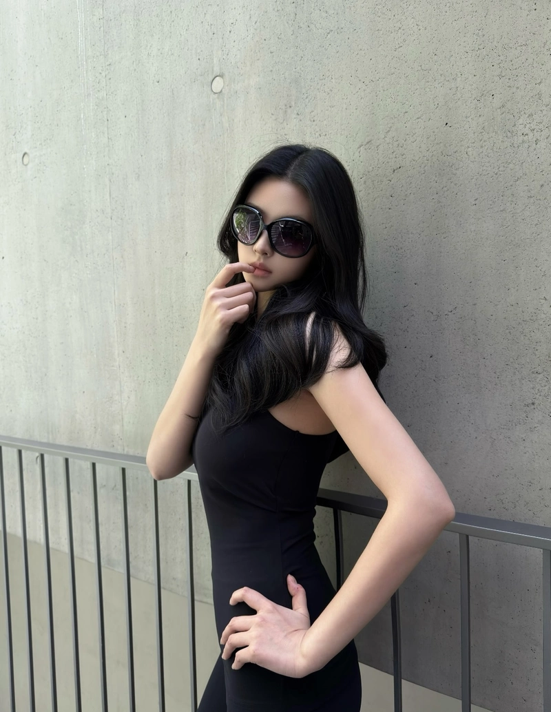 urban fashion trends captured in fashion girl dp