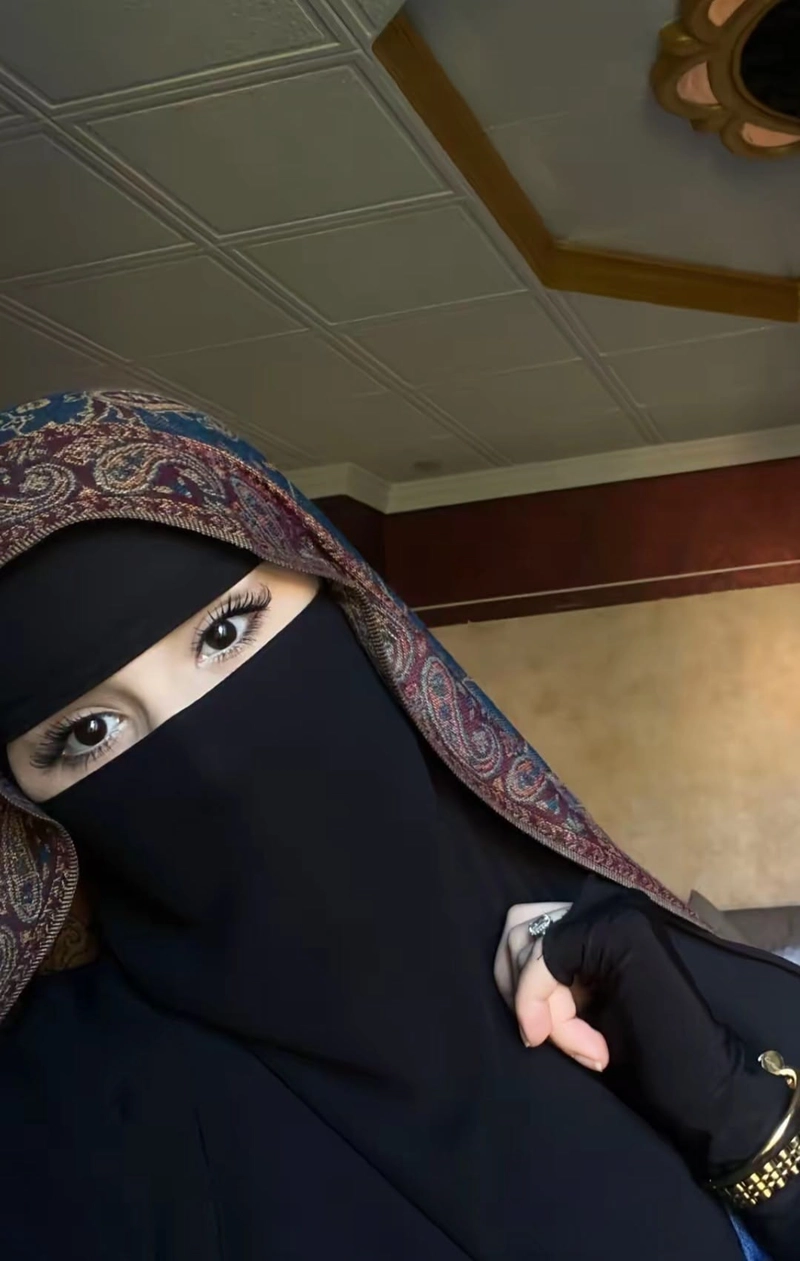 viral profile inspiration with gorgeous burkha girl dp