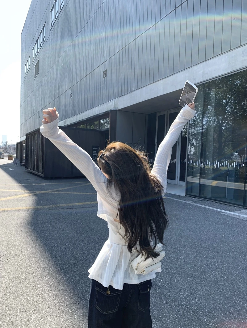 wanderlust travel aesthetic with back pic of girl for dp