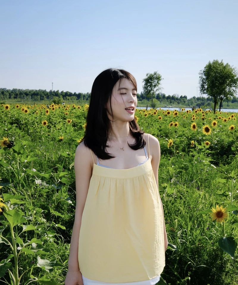 yellow real dp for girls perfect for instagram profile updates